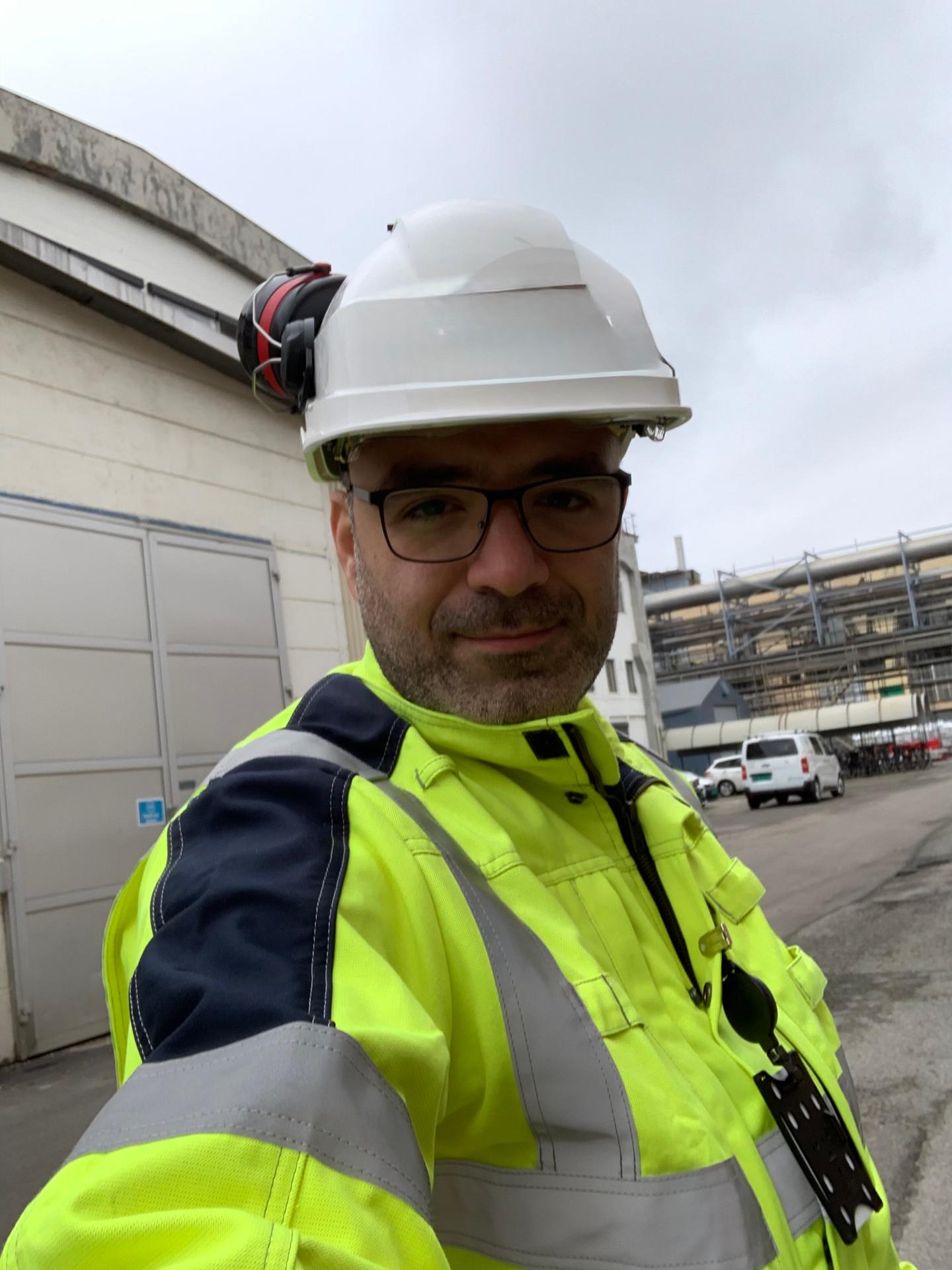 Bedriftslege i Avonova, Ahmed Muchtata